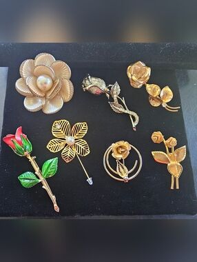 Vintage Brooch Lot